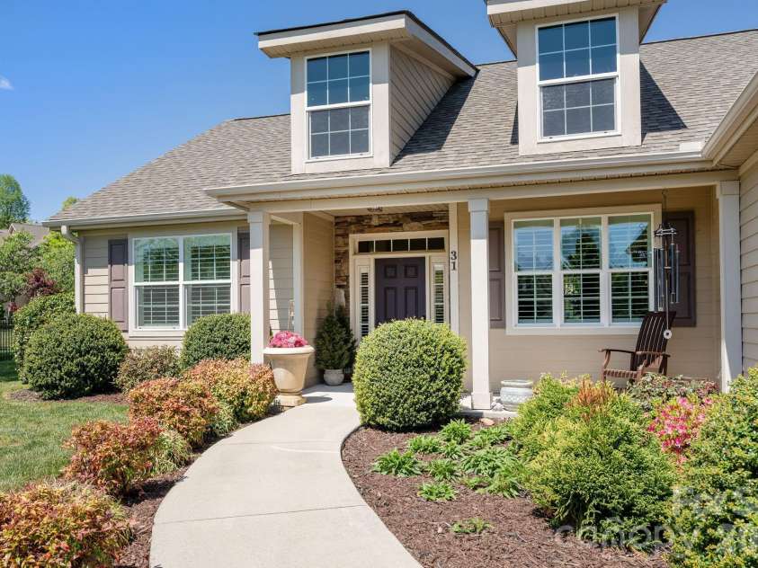 31 BLACK IRON Lane, Hendersonville, NC 28792.  MLS# CAR4373966, YatesRealty ID 18131. 