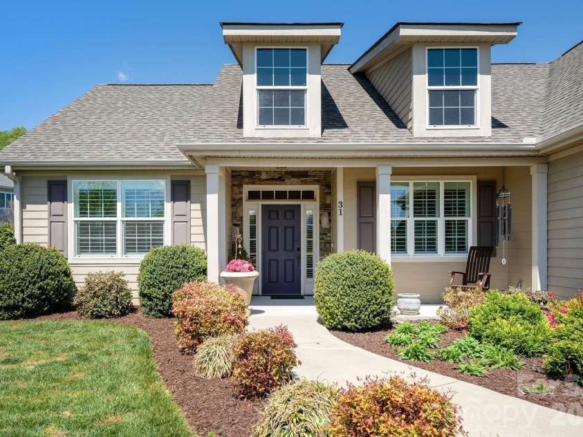 31 BLACK IRON Lane, Hendersonville, NC 28792.  MLS# CAR4373966, YatesRealty ID 18131. 