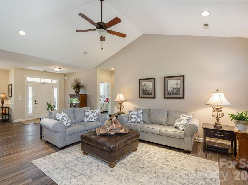 31 BLACK IRON Lane, Hendersonville, NC 28792.  MLS# CAR4373966, YatesRealty ID 18131. 