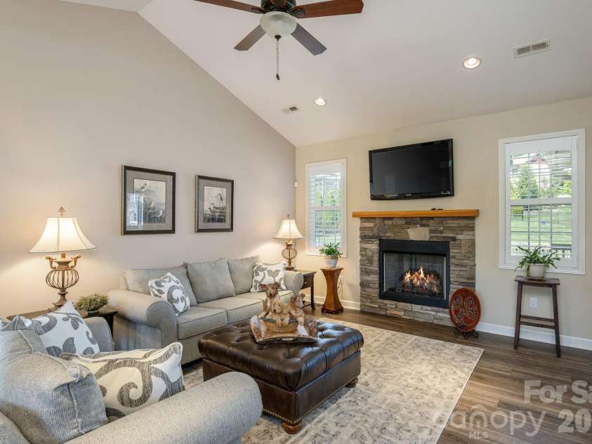 31 BLACK IRON Lane, Hendersonville, NC 28792.  MLS# CAR4373966, YatesRealty ID 18131. 