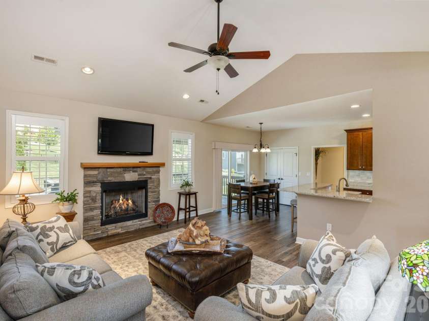 31 BLACK IRON Lane, Hendersonville, NC 28792.  MLS# CAR4373966, YatesRealty ID 18131. 