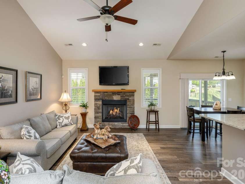 31 BLACK IRON Lane, Hendersonville, NC 28792.  MLS# CAR4373966, YatesRealty ID 18131. 
