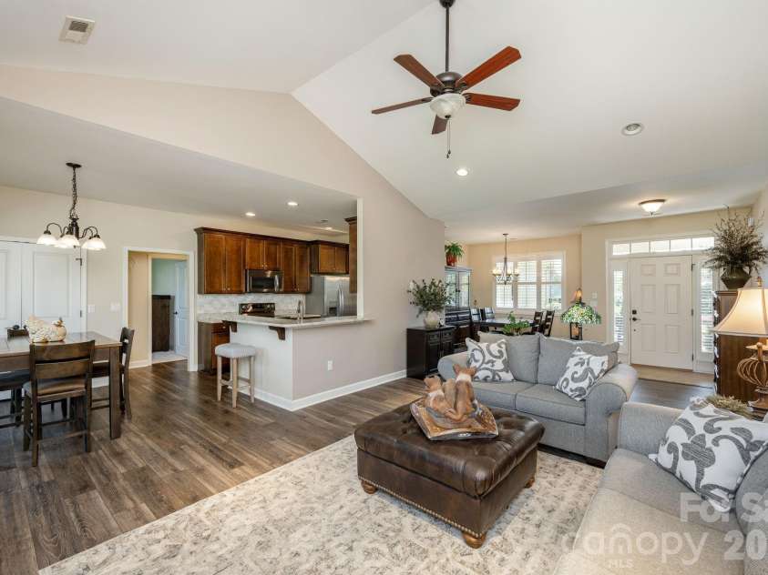 31 BLACK IRON Lane, Hendersonville, NC 28792.  MLS# CAR4373966, YatesRealty ID 18131. 
