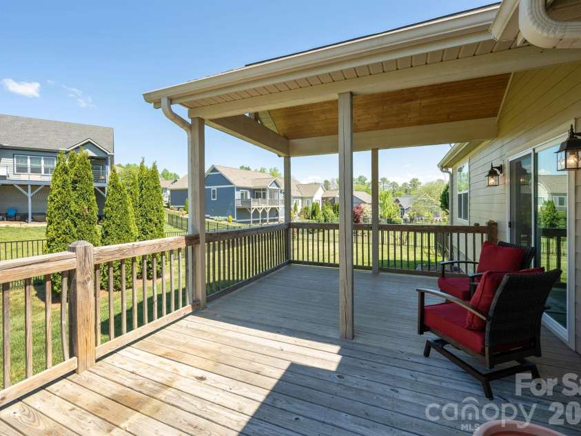 31 BLACK IRON Lane, Hendersonville, NC 28792.  MLS# CAR4373966, YatesRealty ID 18131. 