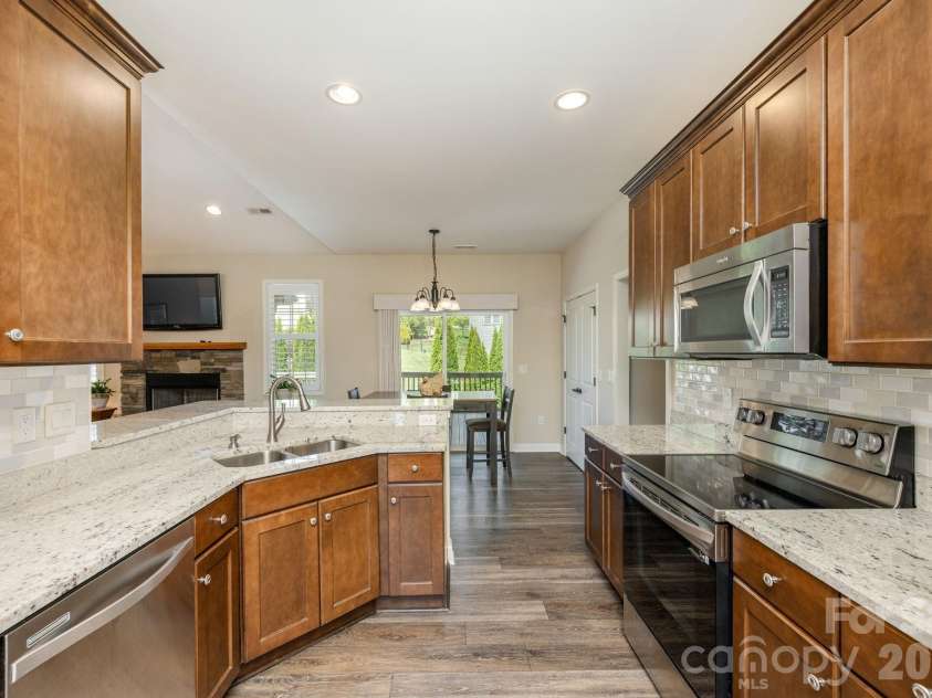 31 BLACK IRON Lane, Hendersonville, NC 28792.  MLS# CAR4373966, YatesRealty ID 18131. 