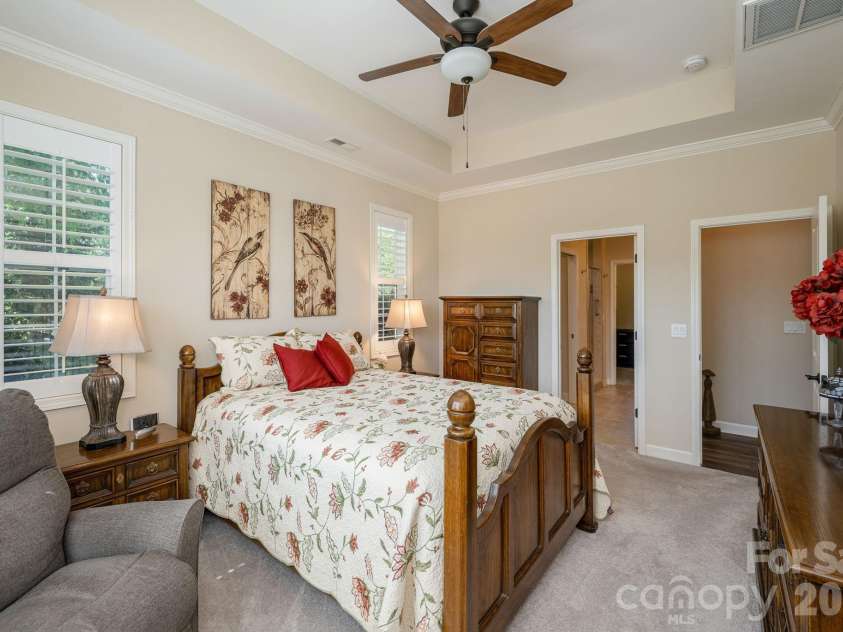 31 BLACK IRON Lane, Hendersonville, NC 28792.  MLS# CAR4373966, YatesRealty ID 18131. 