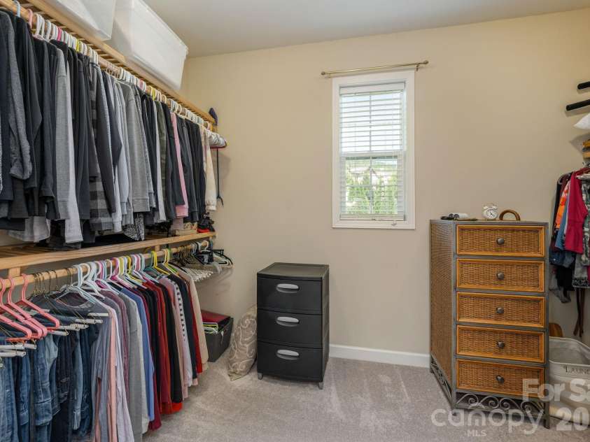 31 BLACK IRON Lane, Hendersonville, NC 28792.  MLS# CAR4373966, YatesRealty ID 18131. 