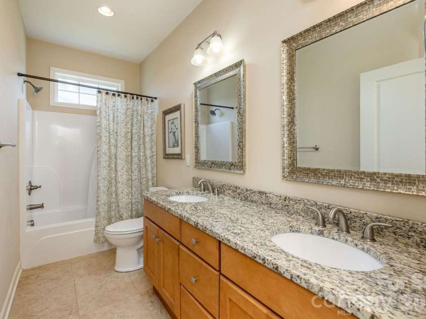 31 BLACK IRON Lane, Hendersonville, NC 28792.  MLS# CAR4373966, YatesRealty ID 18131. 
