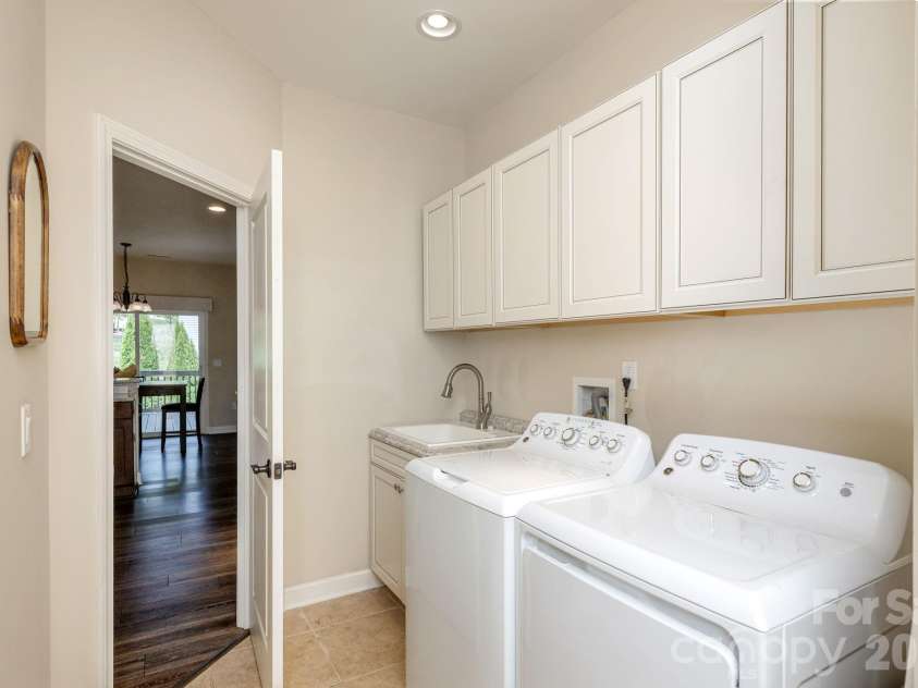 31 BLACK IRON Lane, Hendersonville, NC 28792.  MLS# CAR4373966, YatesRealty ID 18131. 