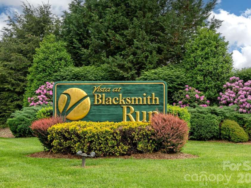 31 BLACK IRON Lane, Hendersonville, NC 28792.  MLS# CAR4373966, YatesRealty ID 18131. 