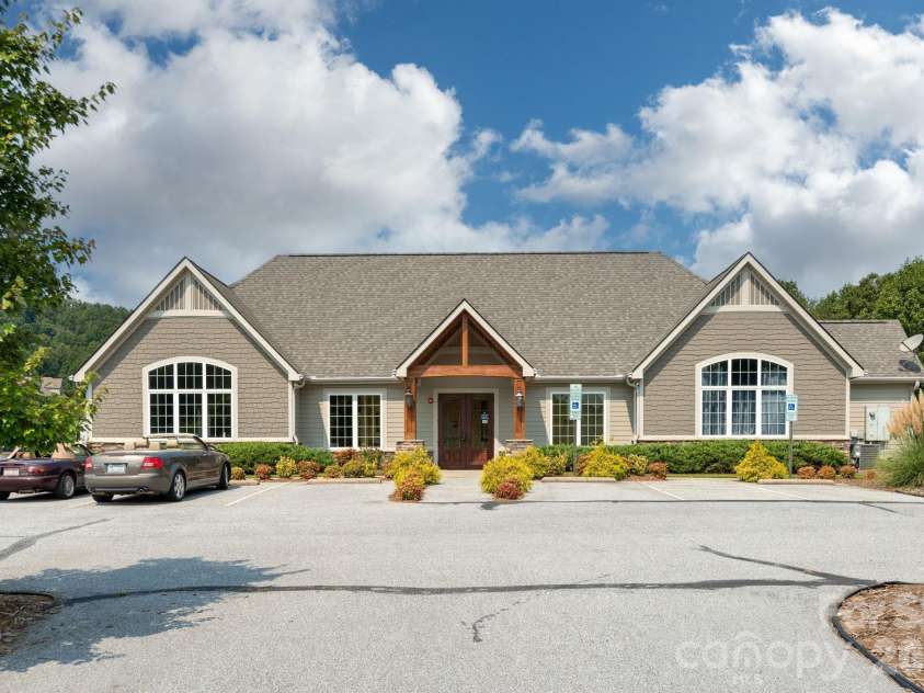31 BLACK IRON Lane, Hendersonville, NC 28792.  MLS# CAR4373966, YatesRealty ID 18131. 