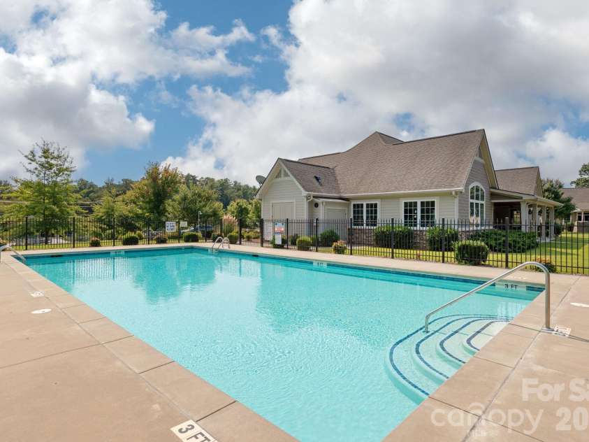 31 BLACK IRON Lane, Hendersonville, NC 28792.  MLS# CAR4373966, YatesRealty ID 18131. 