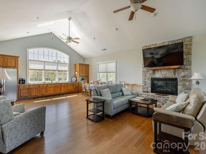 31 BLACK IRON Lane, Hendersonville, NC 28792.  MLS# CAR4373966, YatesRealty ID 18131. 