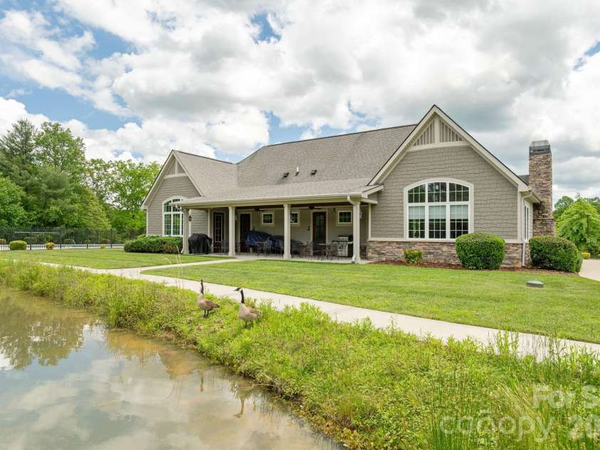 31 BLACK IRON Lane, Hendersonville, NC 28792.  MLS# CAR4373966, YatesRealty ID 18131. 