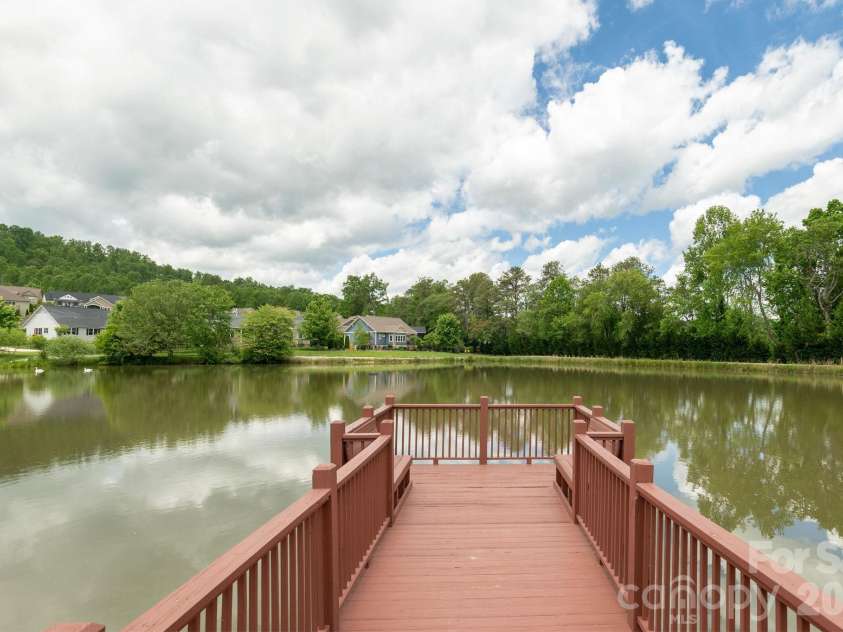 31 BLACK IRON Lane, Hendersonville, NC 28792.  MLS# CAR4373966, YatesRealty ID 18131. 