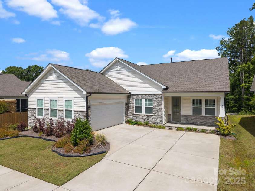 315 Skyebrook Lane, Rock Hill, SC 29730.  MLS# CAR4219949, YatesRealty ID 18131. Double driveway, courtyard garage entrance, partial front porch, lovely!