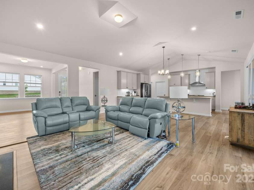 315 Skyebrook Lane, Rock Hill, SC 29730.  MLS# CAR4219949, YatesRealty ID 18131. Vaulted family room all the way to kitchen, love the open floor plan!