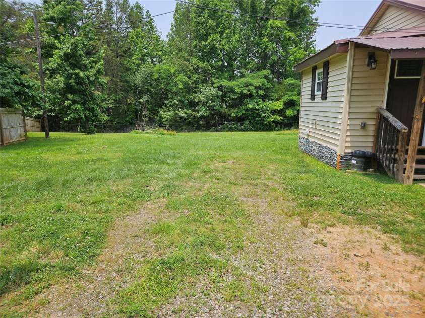 1058 Hunter Street, Morganton, NC 28655.  MLS# CAR4257998, YatesRealty ID 18132. 