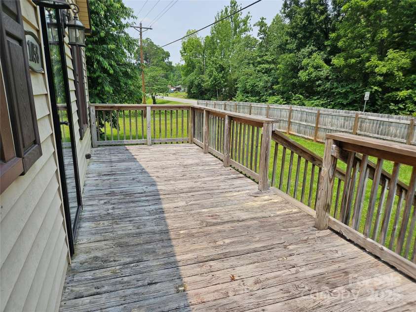 1058 Hunter Street, Morganton, NC 28655.  MLS# CAR4257998, YatesRealty ID 18132. 