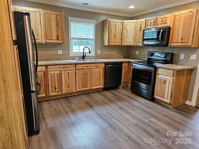 1058 Hunter Street, Morganton, NC 28655.  MLS# CAR4257998, YatesRealty ID 18132. 