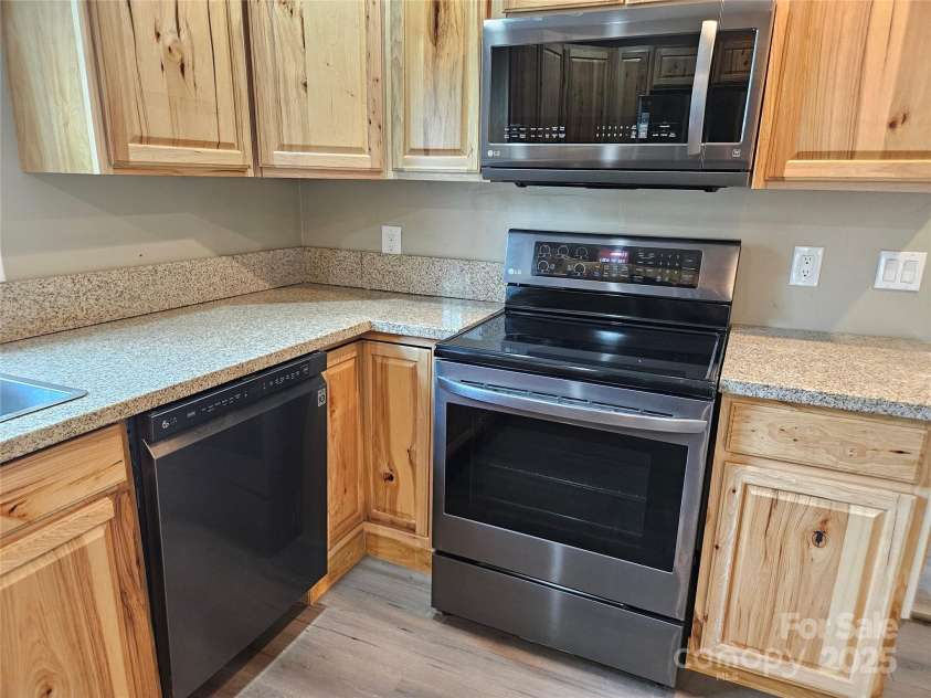 1058 Hunter Street, Morganton, NC 28655.  MLS# CAR4257998, YatesRealty ID 18132. 