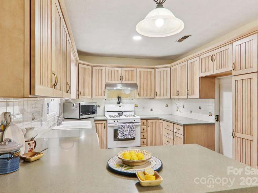 169 Sunshine Cove Road, Waynesville, NC 28785.  MLS# CAR4261350, YatesRealty ID 18133. 