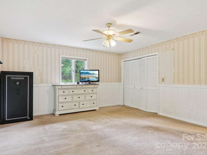 169 Sunshine Cove Road, Waynesville, NC 28785.  MLS# CAR4261350, YatesRealty ID 18133. 