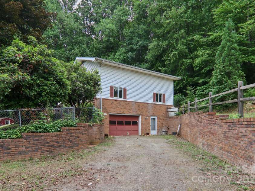 169 Sunshine Cove Road, Waynesville, NC 28785.  MLS# CAR4261350, YatesRealty ID 18133. 