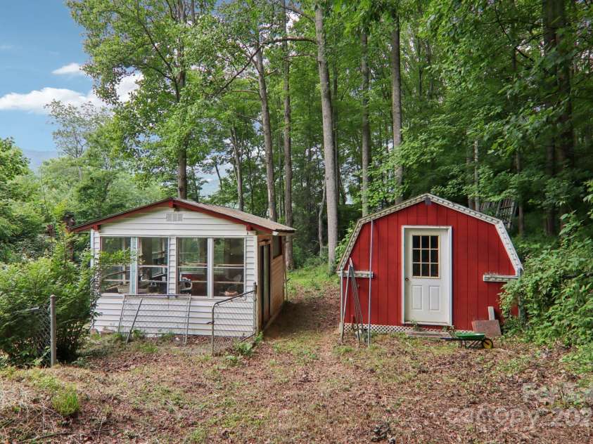 169 Sunshine Cove Road, Waynesville, NC 28785.  MLS# CAR4261350, YatesRealty ID 18133. 