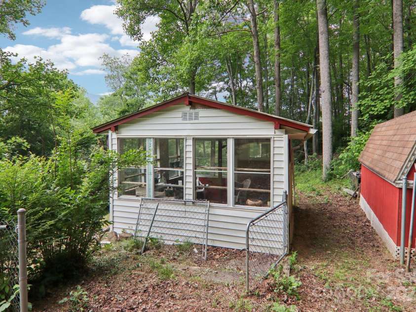 169 Sunshine Cove Road, Waynesville, NC 28785.  MLS# CAR4261350, YatesRealty ID 18133. 
