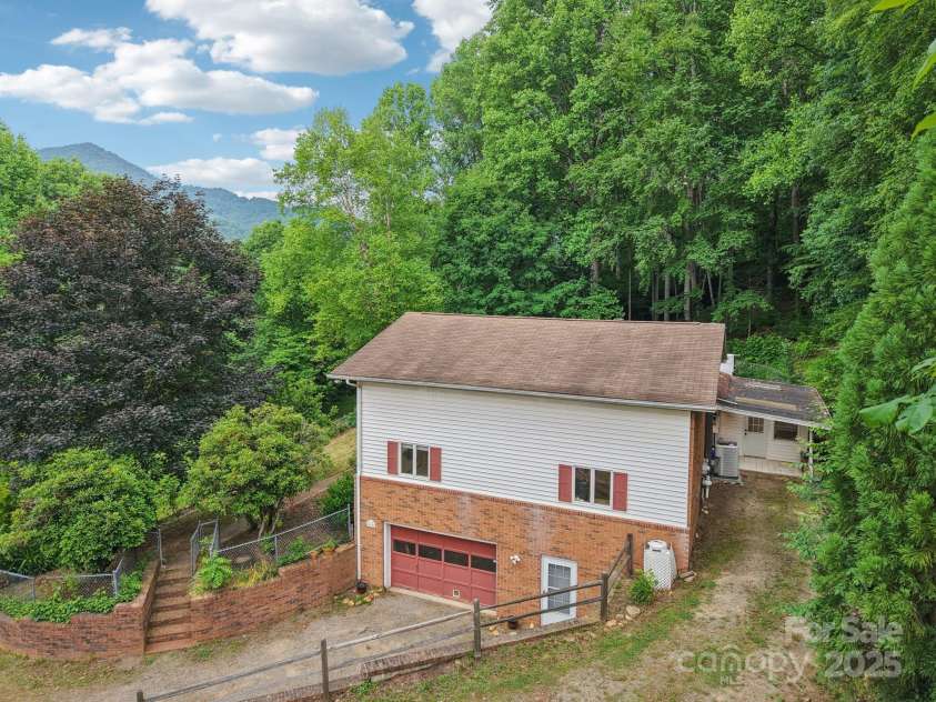 169 Sunshine Cove Road, Waynesville, NC 28785.  MLS# CAR4261350, YatesRealty ID 18133. 