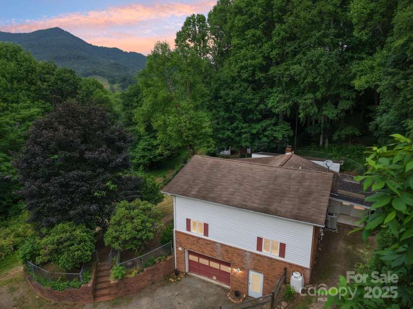 169 Sunshine Cove Road, Waynesville, NC 28785.  MLS# CAR4261350, YatesRealty ID 18133. 