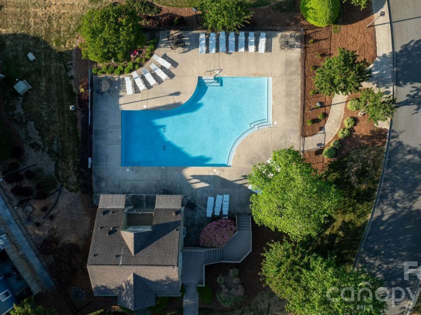 9313 Four Mile Creek Road, Charlotte, NC 28277.  MLS# CAR4366385, YatesRealty ID 18133. Community Pool