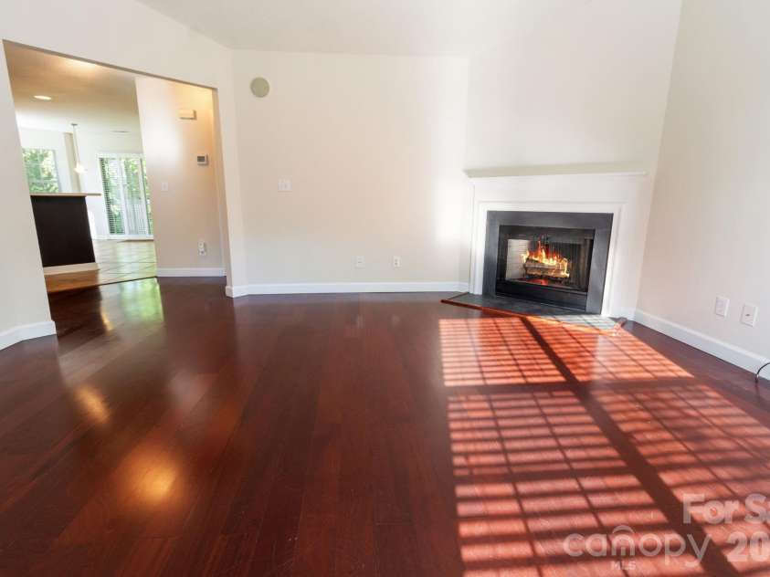 9313 Four Mile Creek Road, Charlotte, NC 28277.  MLS# CAR4366385, YatesRealty ID 18133. Great room
