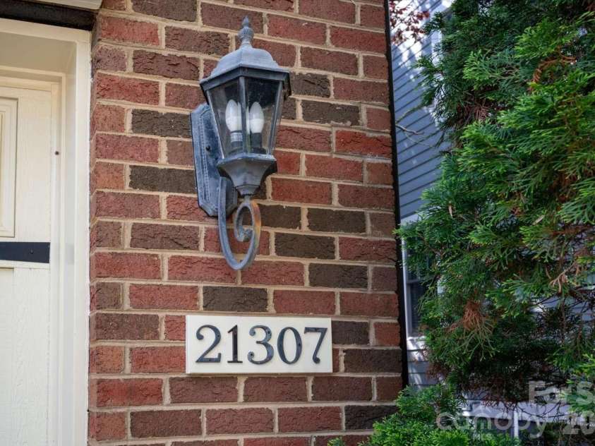 21307 Baltic Drive, Cornelius, NC 28031.  MLS# CAR4369019, YatesRealty ID 18135. 