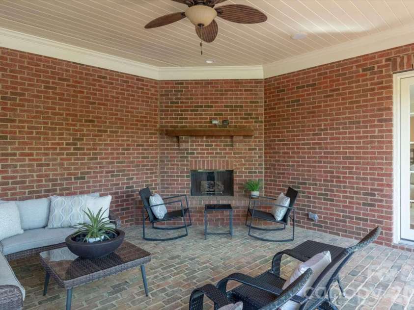 21307 Baltic Drive, Cornelius, NC 28031.  MLS# CAR4369019, YatesRealty ID 18135. 