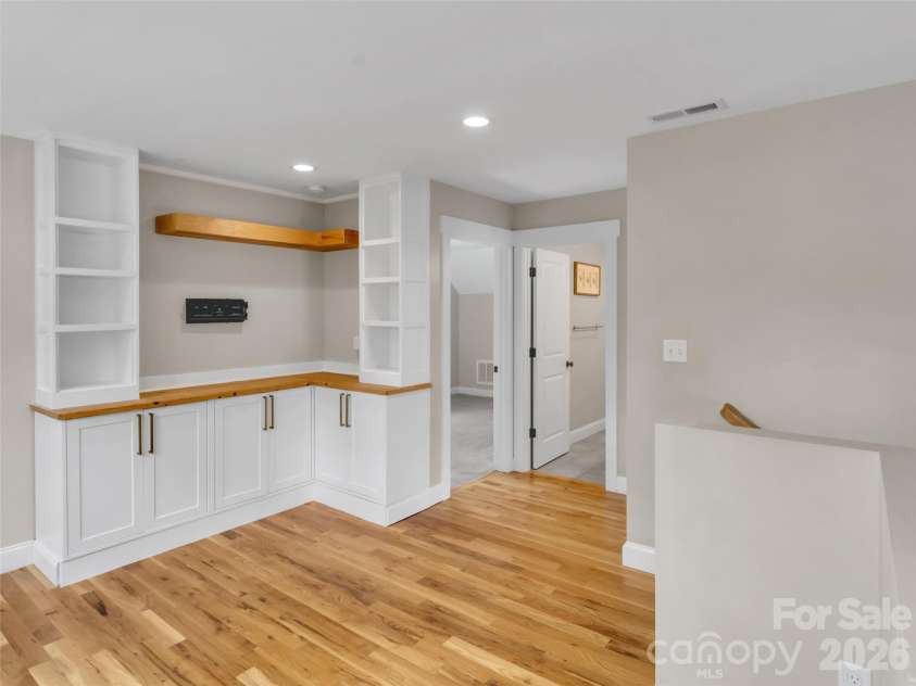17 Elkmont Terrace, Asheville, NC 28804.  MLS# CAR4298247, YatesRealty ID 18136. Upper level.