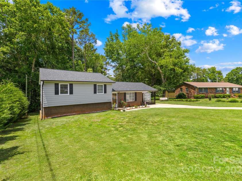 416 Donna Avenue, Gastonia, NC 28052.  MLS# CAR4268731, YatesRealty ID 18137. 
