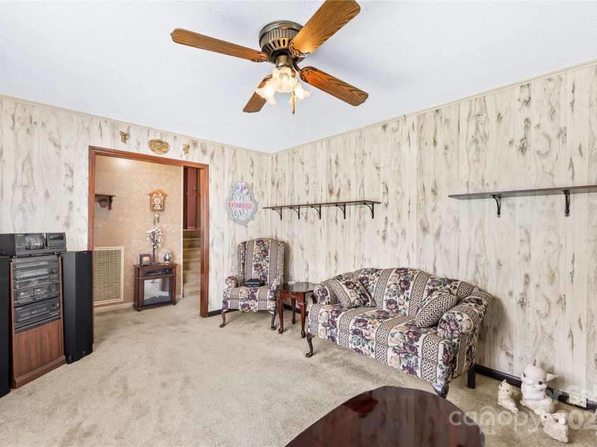 416 Donna Avenue, Gastonia, NC 28052.  MLS# CAR4268731, YatesRealty ID 18137. 