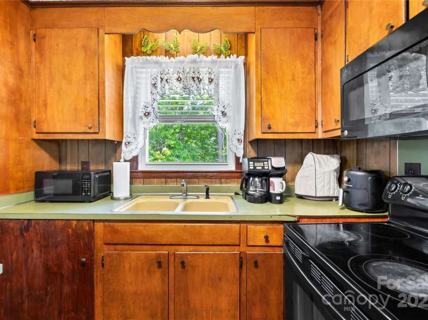 416 Donna Avenue, Gastonia, NC 28052.  MLS# CAR4268731, YatesRealty ID 18137. 