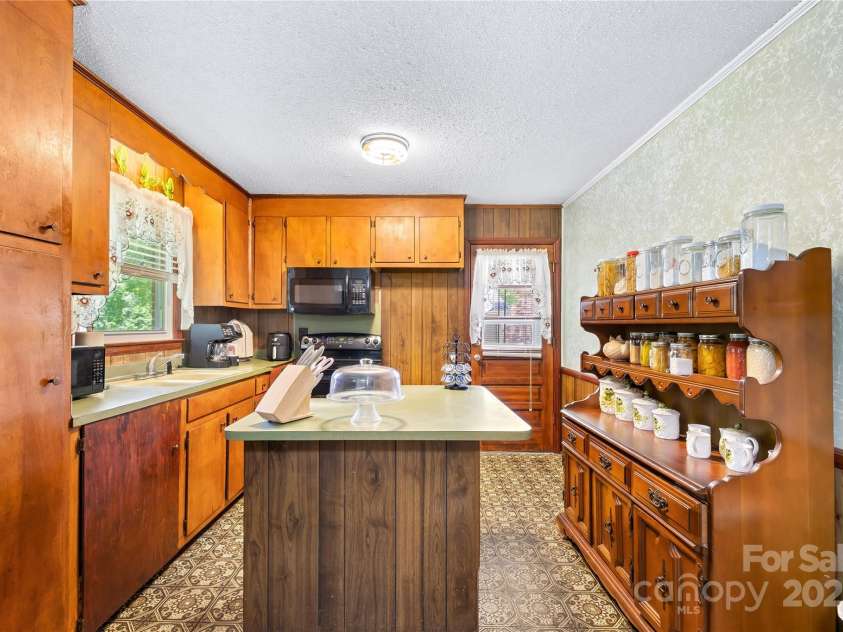 416 Donna Avenue, Gastonia, NC 28052.  MLS# CAR4268731, YatesRealty ID 18137. 