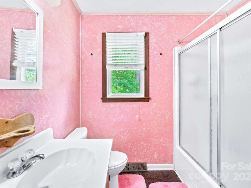 416 Donna Avenue, Gastonia, NC 28052.  MLS# CAR4268731, YatesRealty ID 18137. 