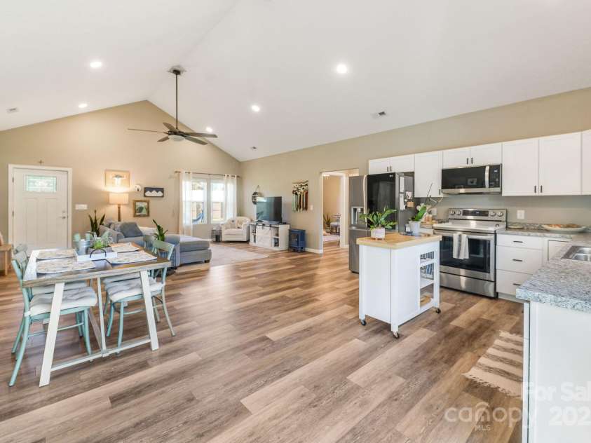 41 Utah Mountain Road, Waynesville, NC 28785.  MLS# CAR4310207, YatesRealty ID 18140. Open floor plan