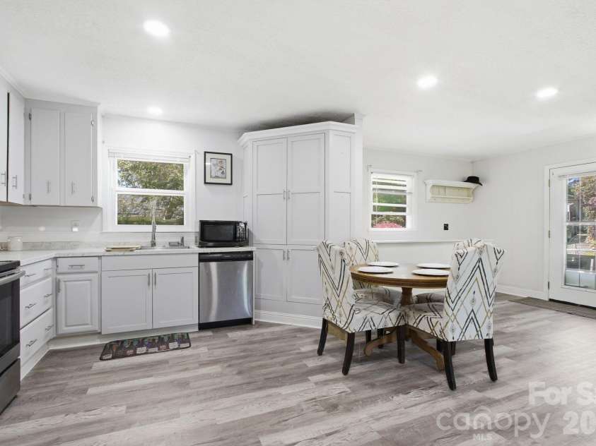 143 Snowshoe Loop, Newland, NC 28657.  MLS# CAR4377052, YatesRealty ID 18141. 