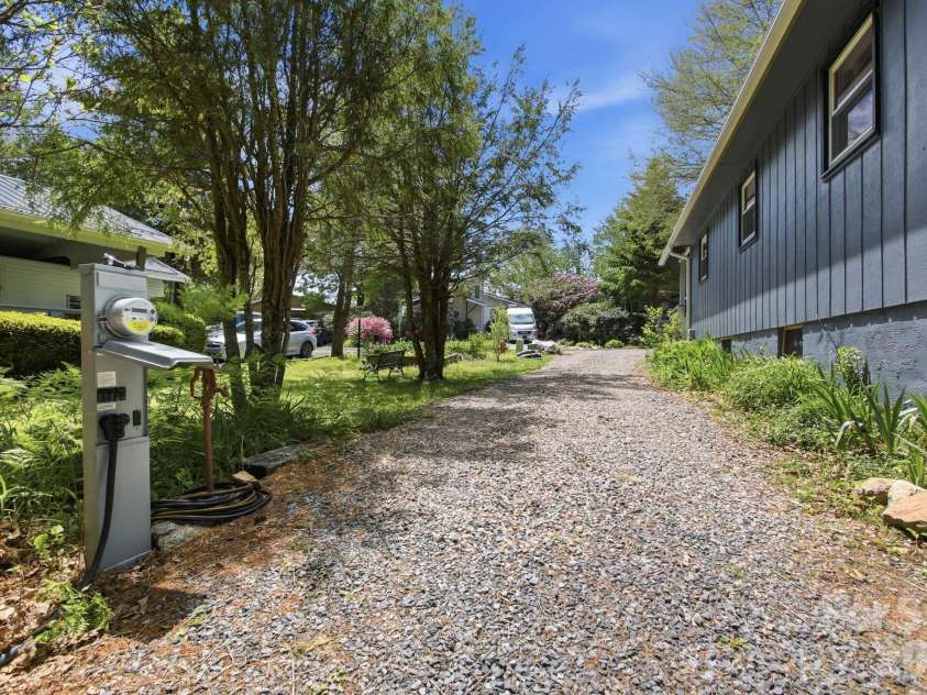 143 Snowshoe Loop, Newland, NC 28657.  MLS# CAR4377052, YatesRealty ID 18141. 