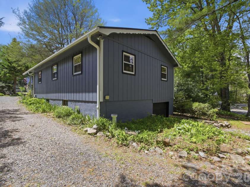 143 Snowshoe Loop, Newland, NC 28657.  MLS# CAR4377052, YatesRealty ID 18141. 