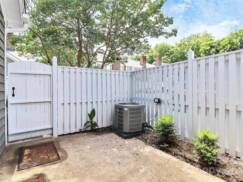 7123 Meeting Street, Charlotte, NC 28210.  MLS# CAR4259461, YatesRealty ID 18142. 