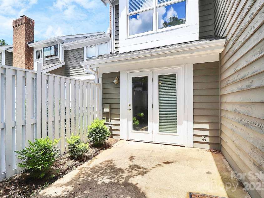 7123 Meeting Street, Charlotte, NC 28210.  MLS# CAR4259461, YatesRealty ID 18142. 