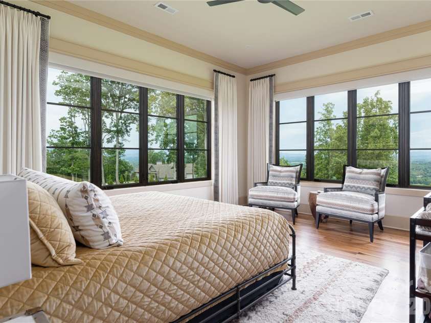 170 Bear View Road, Weaverville, NC 28787.  MLS# CAR4369020, YatesRealty ID 18144. 