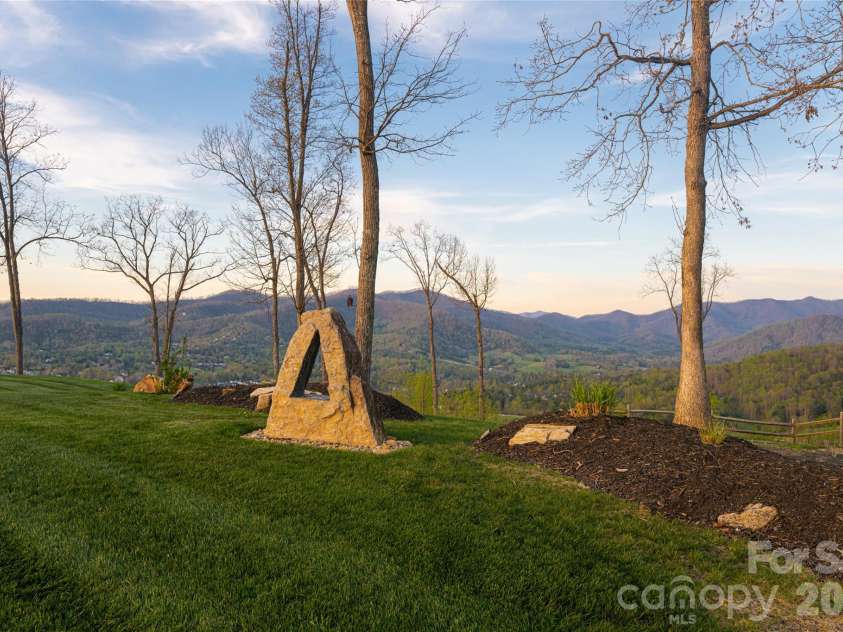 170 Bear View Road, Weaverville, NC 28787.  MLS# CAR4369020, YatesRealty ID 18144. 
